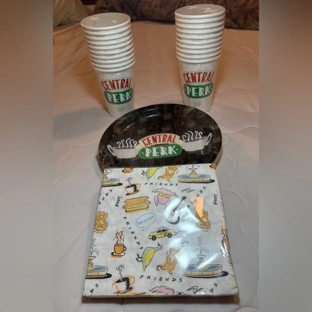 Silver Buffalo Friends Central Perk 60-Piece Party Tableware Set NIB